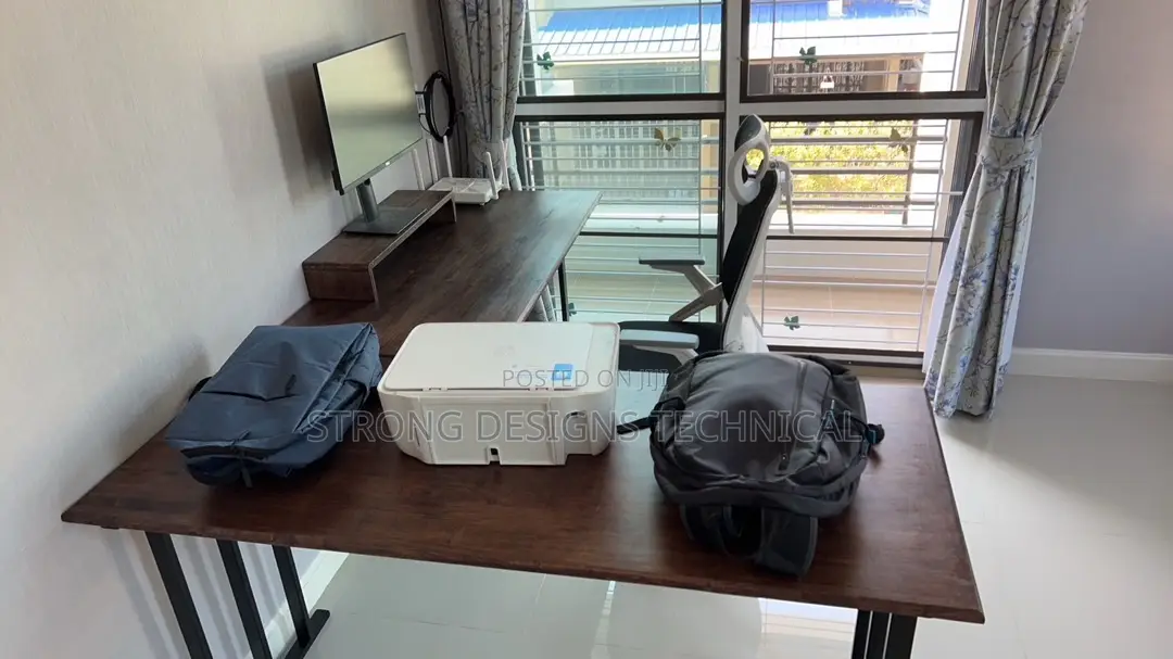 L- Shaped Computer Desk/ Table.