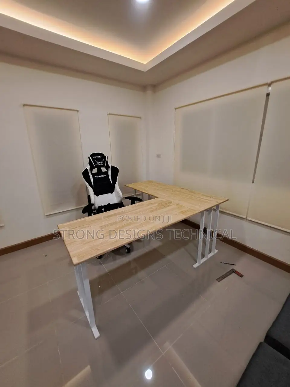 L- Shaped Computer Desk/ Table.