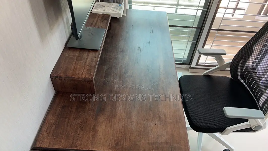 L- Shaped Computer Desk/ Table.