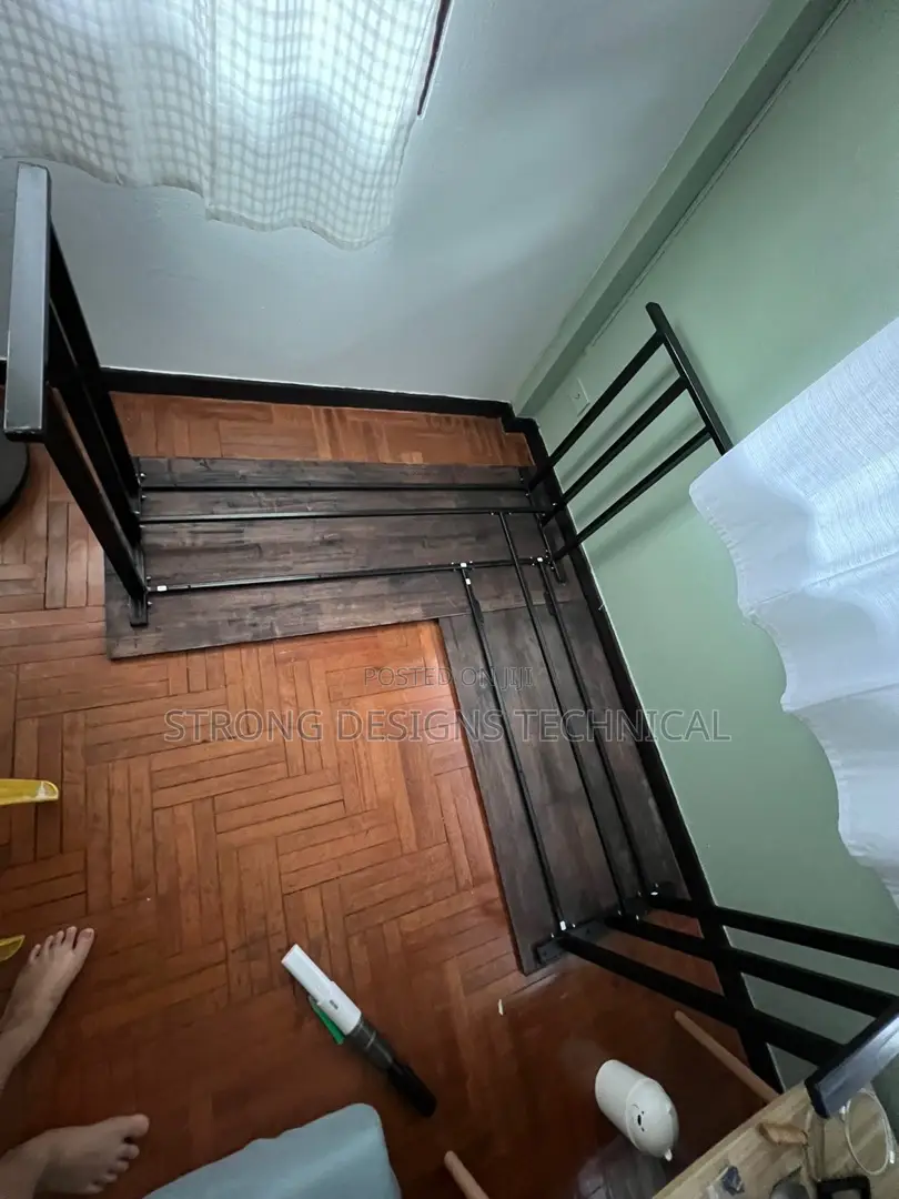 L- Shaped Computer Desk/ Table.