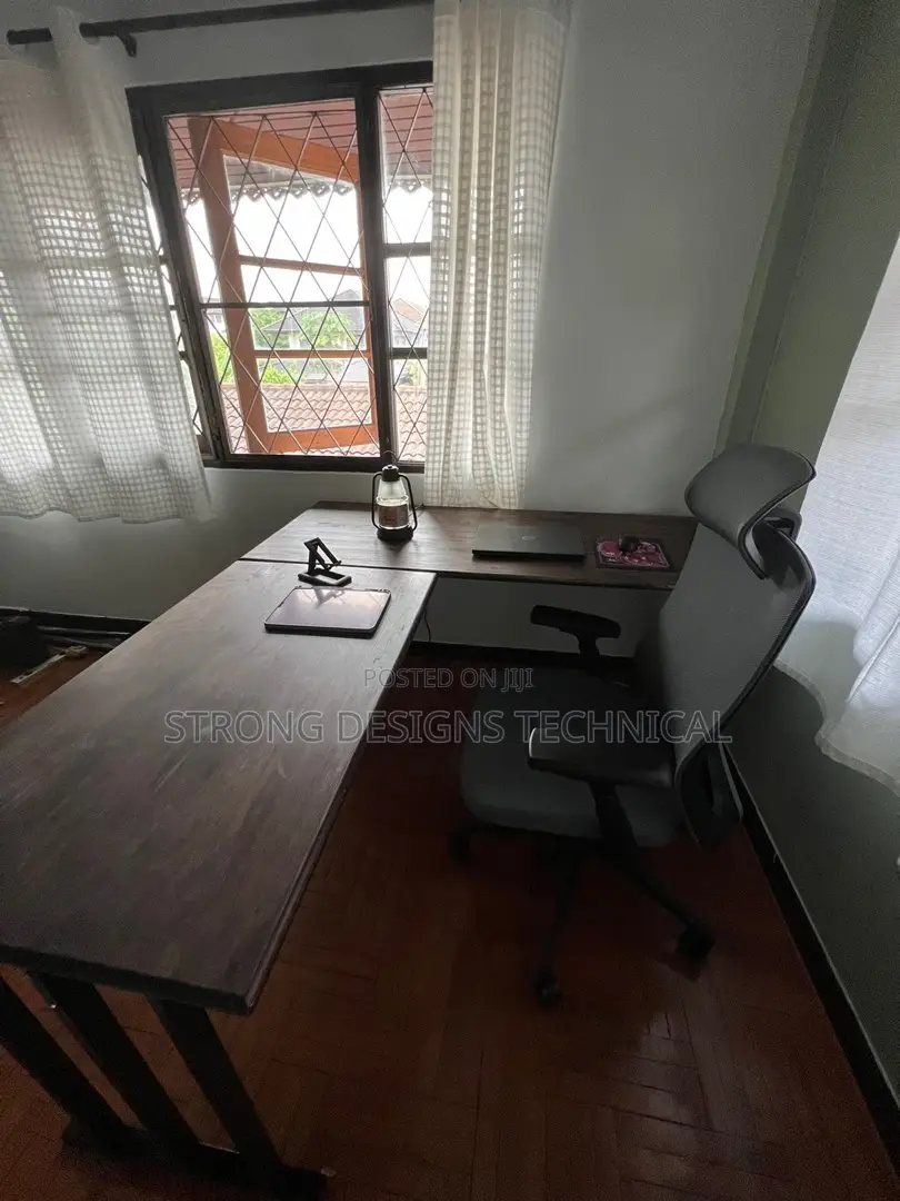 L- Shaped Computer Desk/ Table.