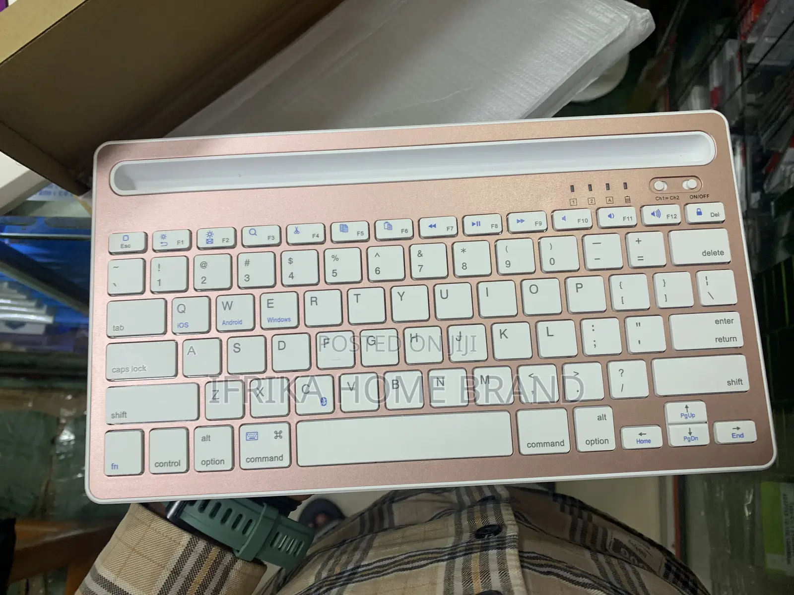 Bluetooth Rechargeable 3.0 Wireless Keyboard Phone Stand