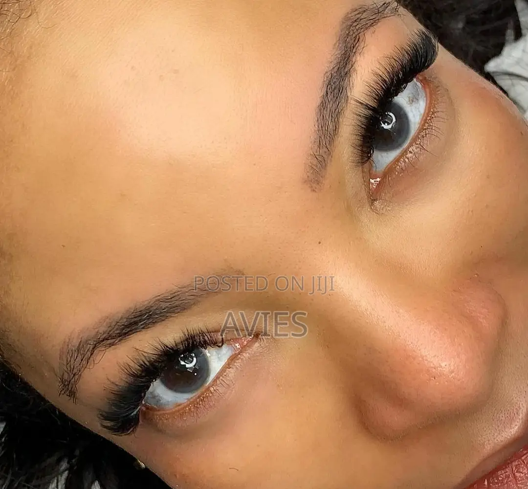 Cluster Lash Extensions