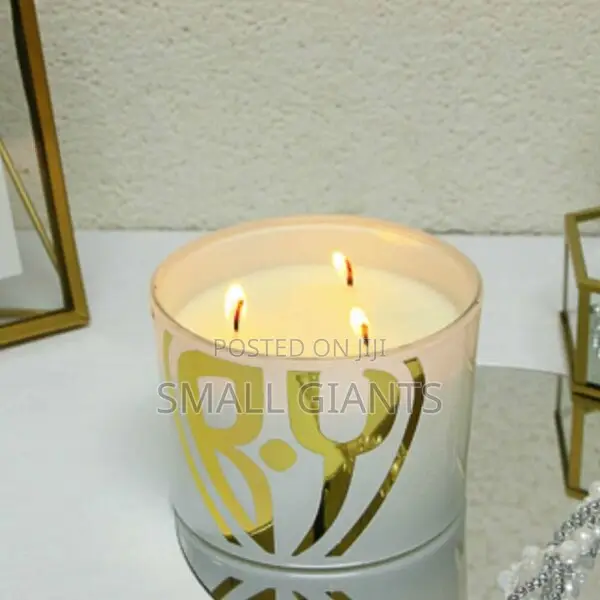By Scented Candle With Three Wicks