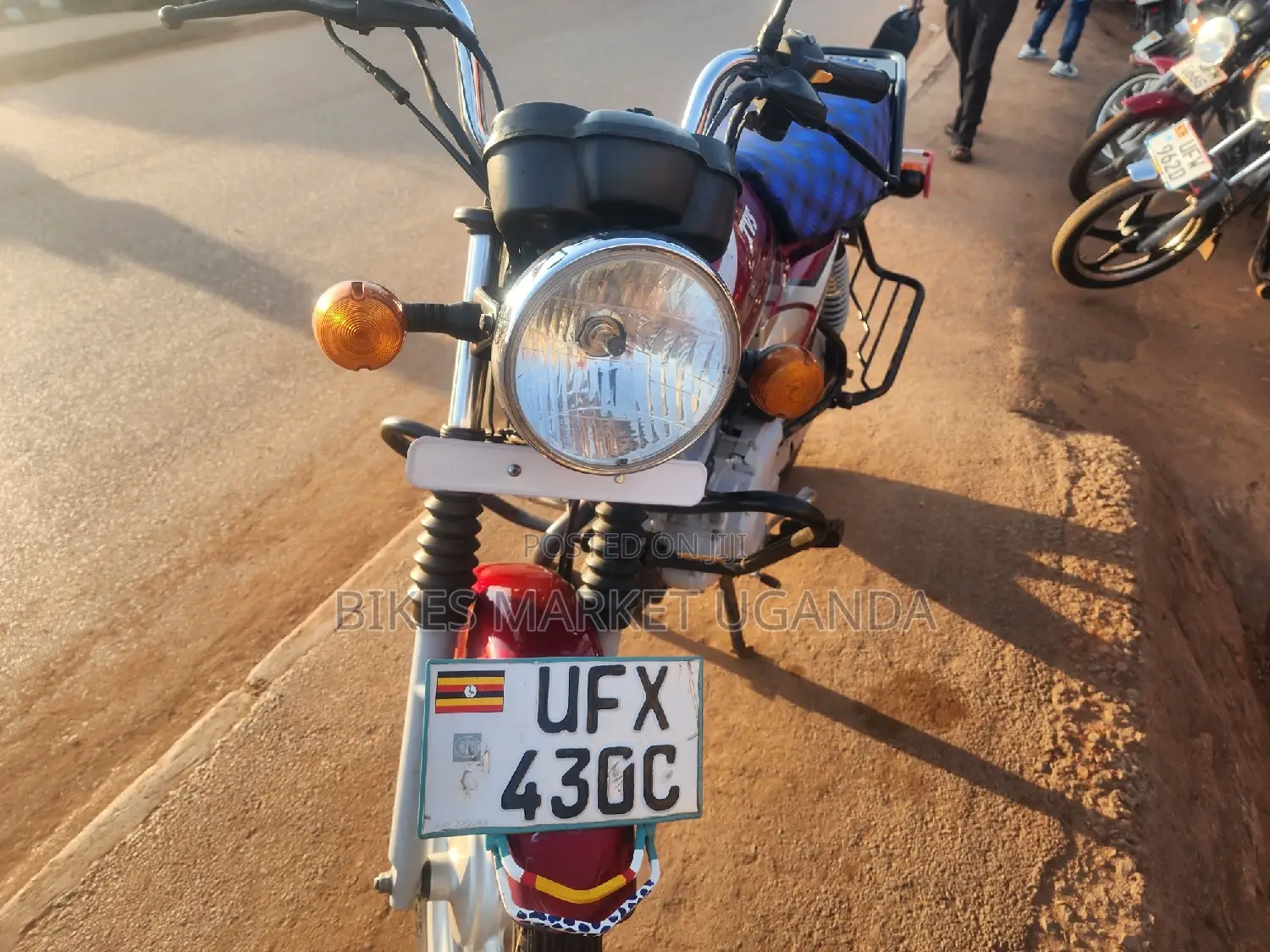 TVS HLX 125 2023 Red