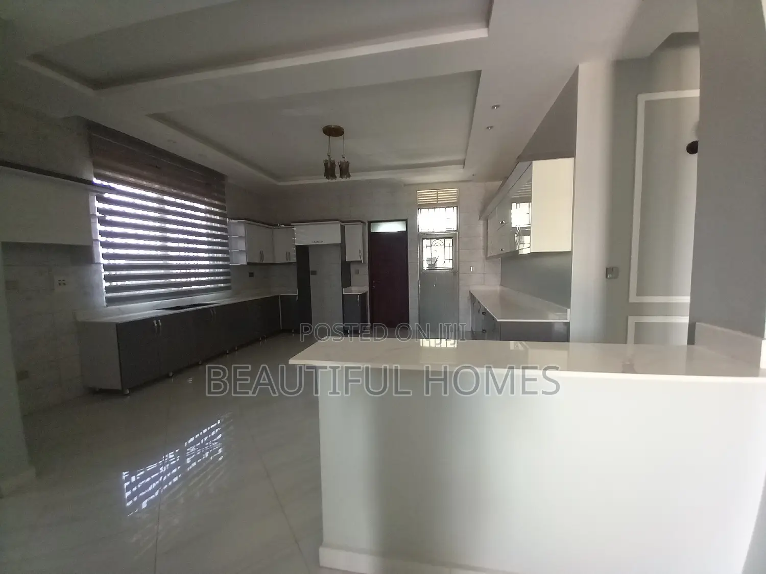 Furnished 6bdrm Mansion in Kira, Central Division for sale