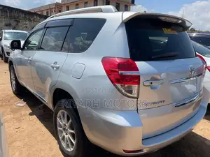 Toyota Vanguard 2012 Silver