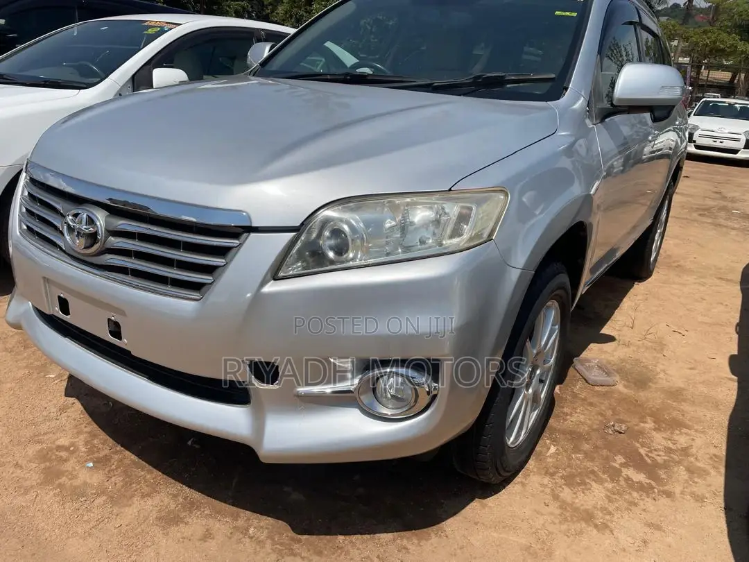 Toyota Vanguard 2012 Silver