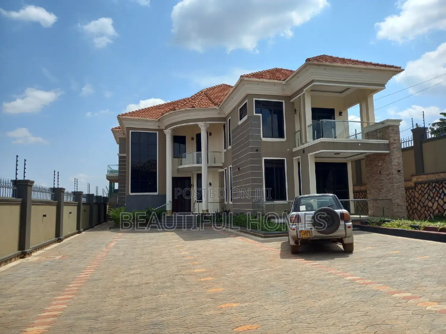 Furnished 6bdrm Mansion in Kira Corporate for sale