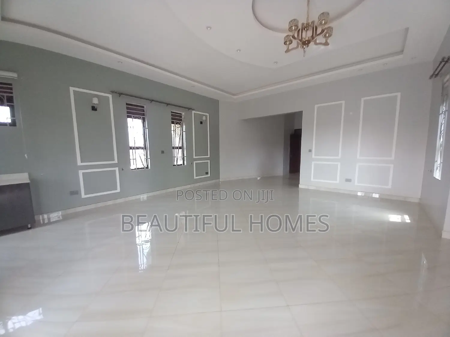 Furnished 6bdrm Mansion in Kira Corporate for sale