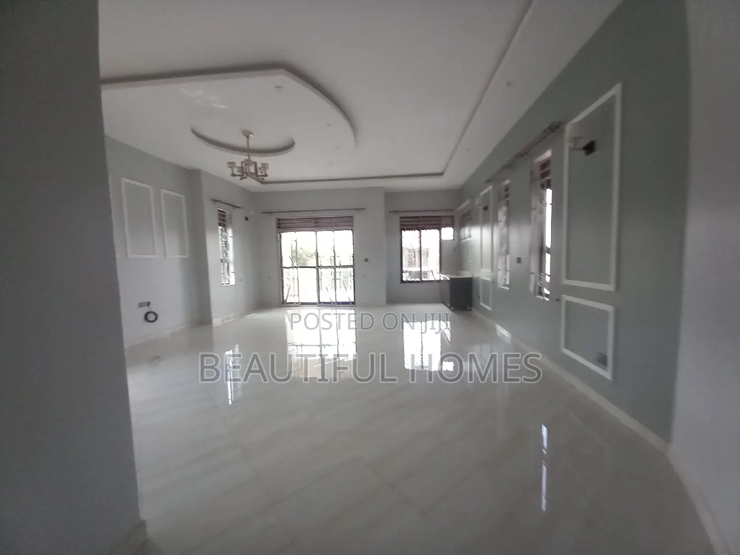 Furnished 6bdrm Mansion in Kira Corporate for sale