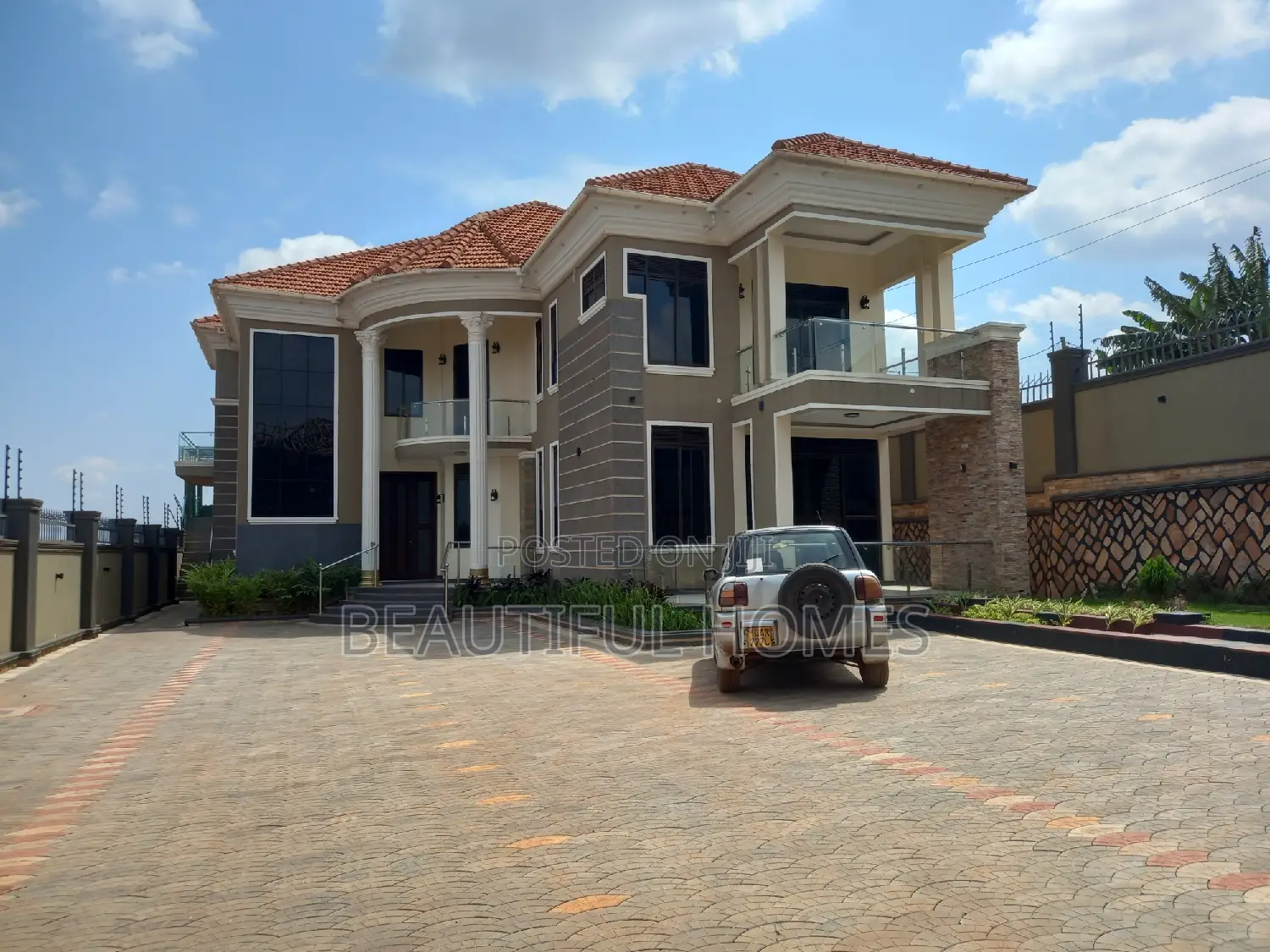 Furnished 6bdrm Duplex in Kira for sale