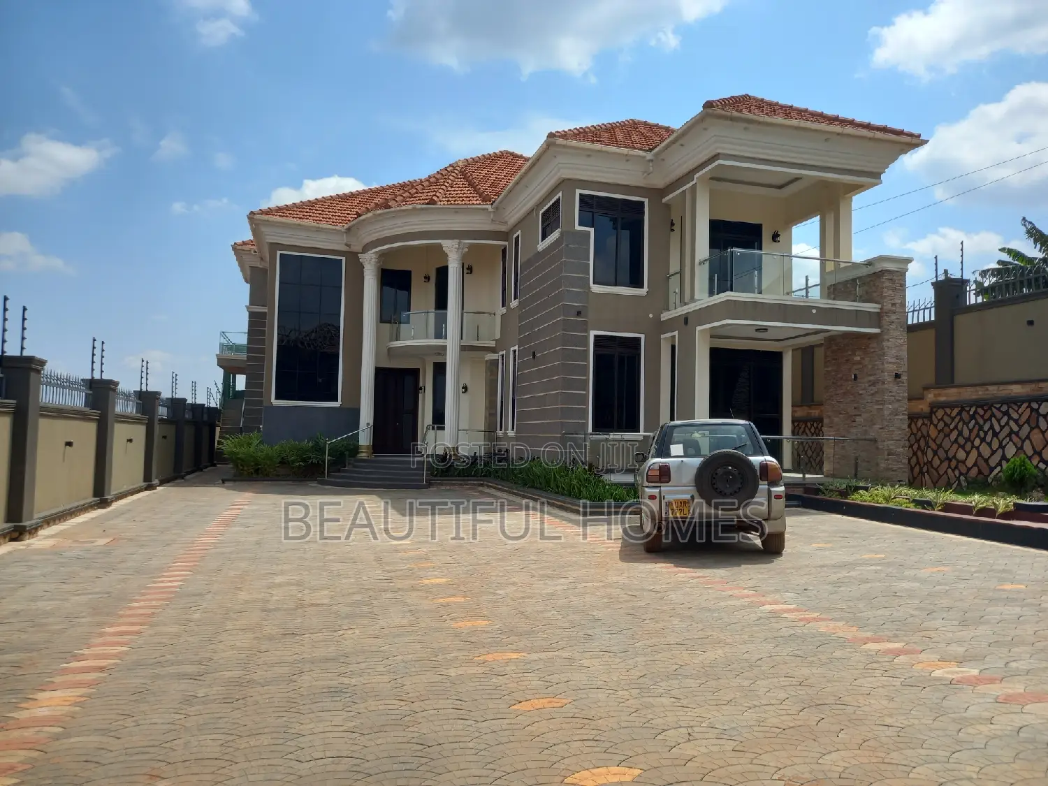 Furnished 6bdrm Duplex in Kira for sale