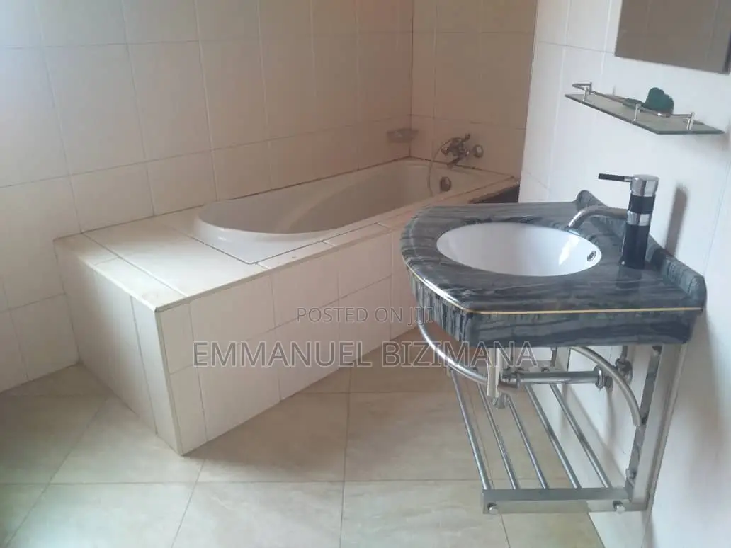 4bdrm Mansion in Wemac Properties, Central Division for sale
