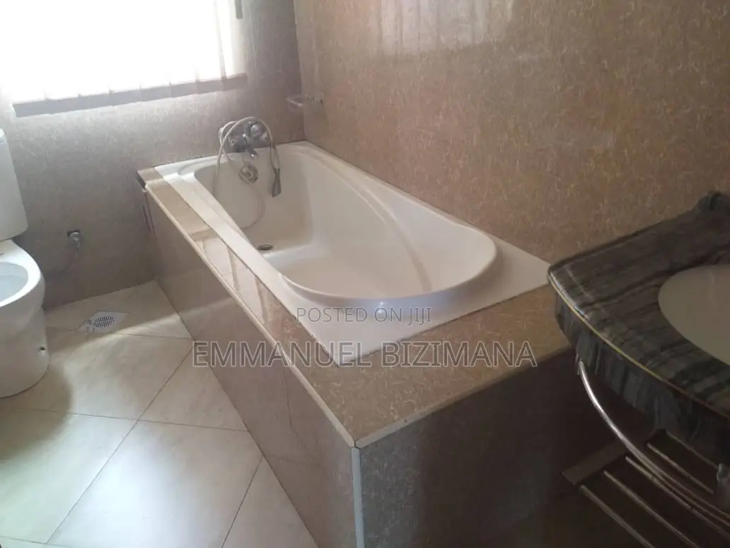 4bdrm Mansion in Wemac Properties, Central Division for sale