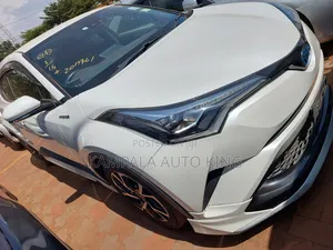 Photo - Toyota C-HR 2018 White