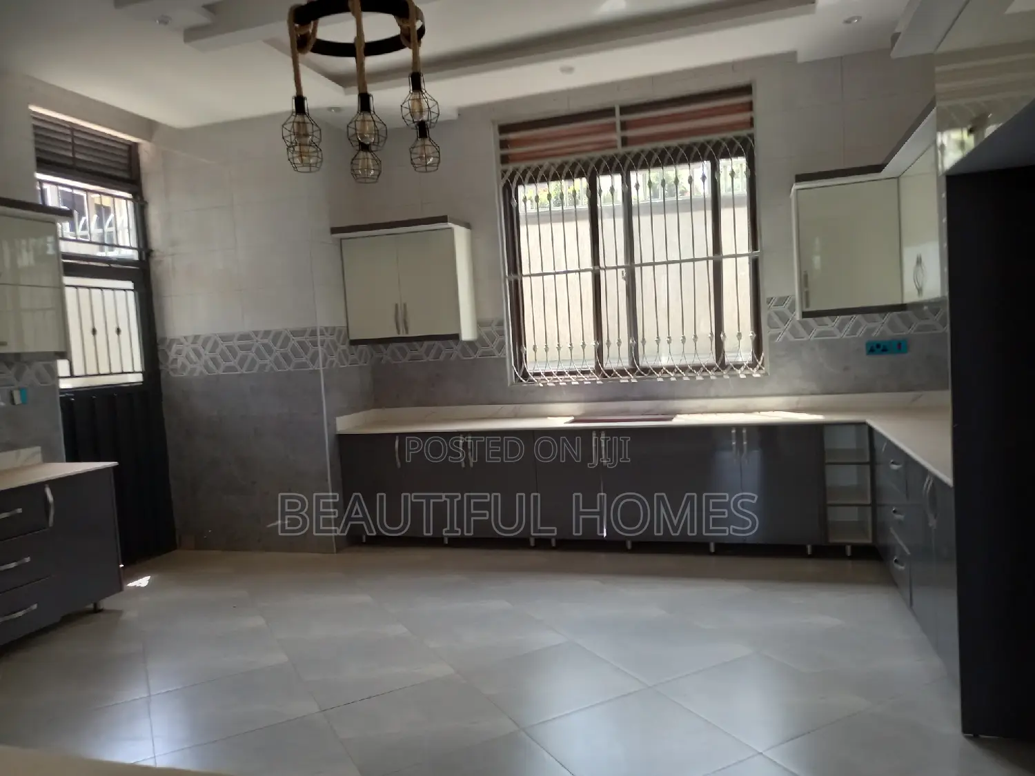 Furnished 6bdrm Duplex in Kira Ministers for sale