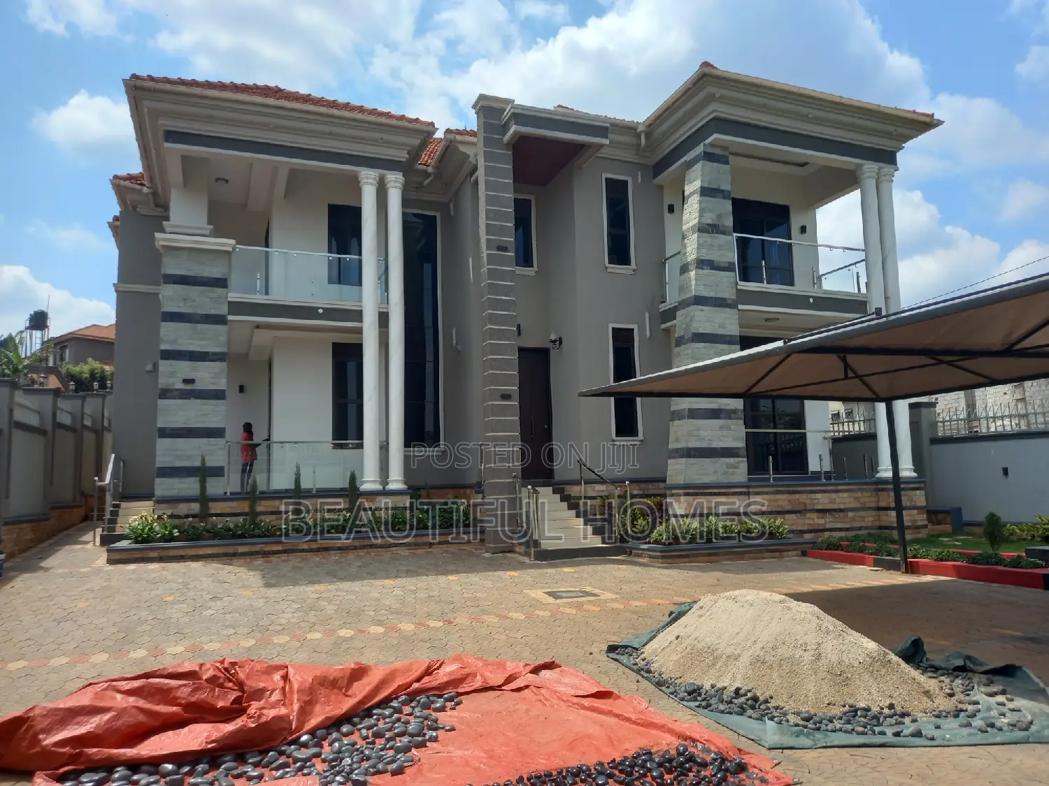 Furnished 6bdrm Duplex in Kira Ministers for sale