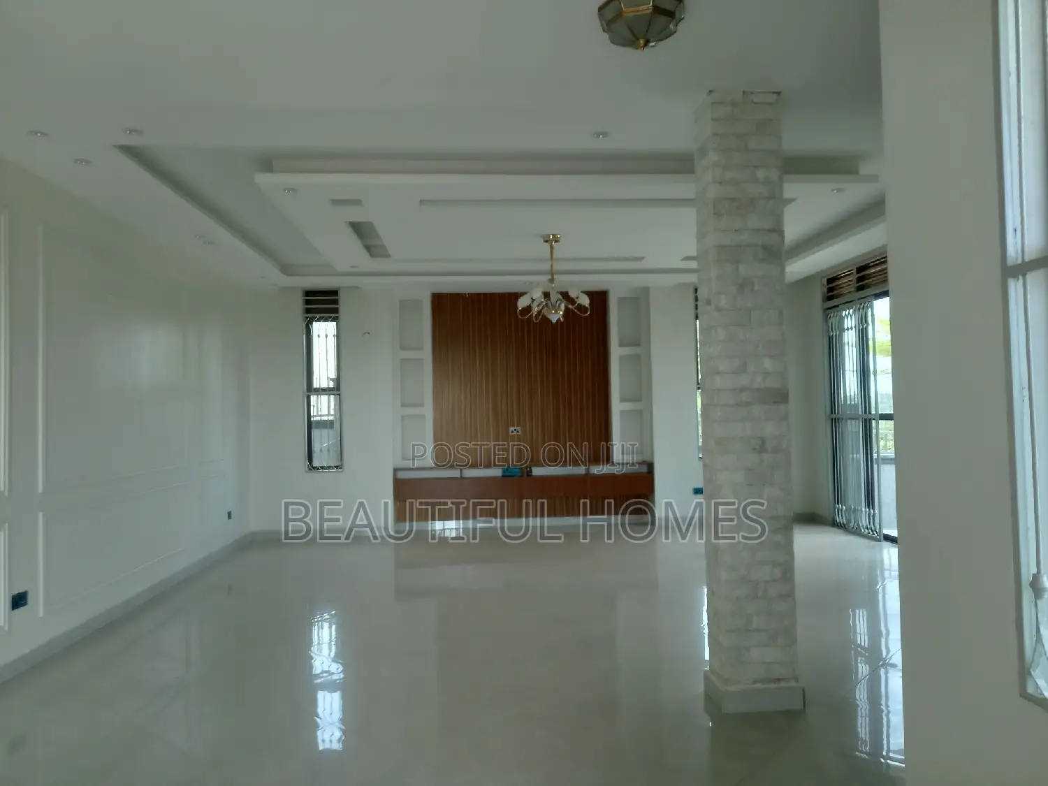 Furnished 6bdrm Mansion in Kira Corporate for sale
