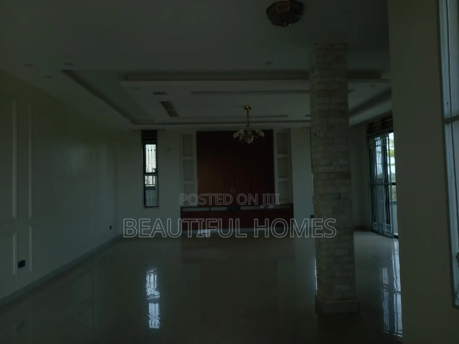 Furnished 6bdrm Mansion in Kira Corporate for sale