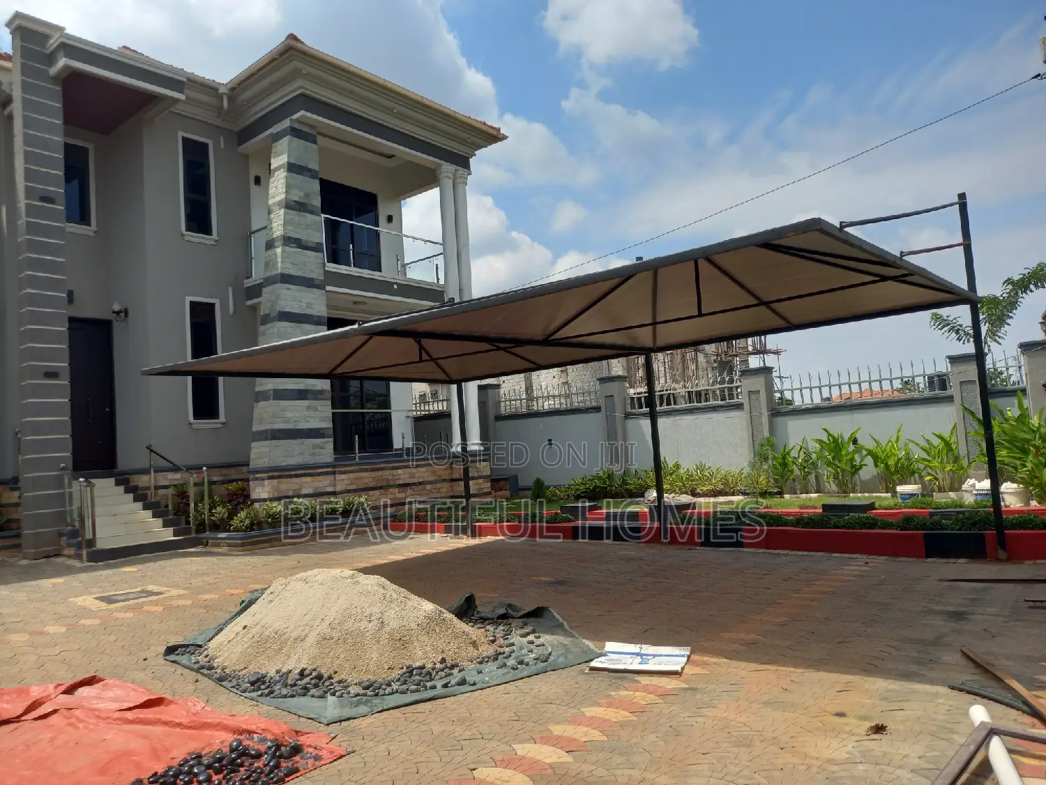 Furnished 6bdrm Mansion in Kira Corporate for sale