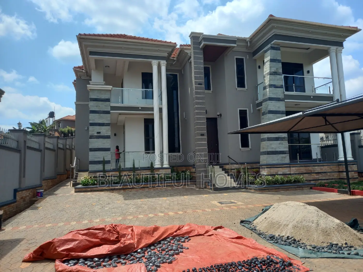 Furnished 6bdrm Mansion in Kira Corporate for sale