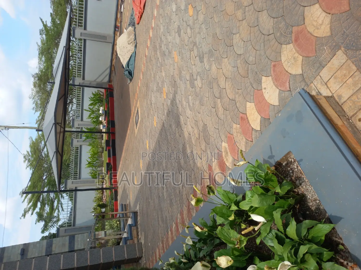 Furnished 6bdrm House in Kira for sale