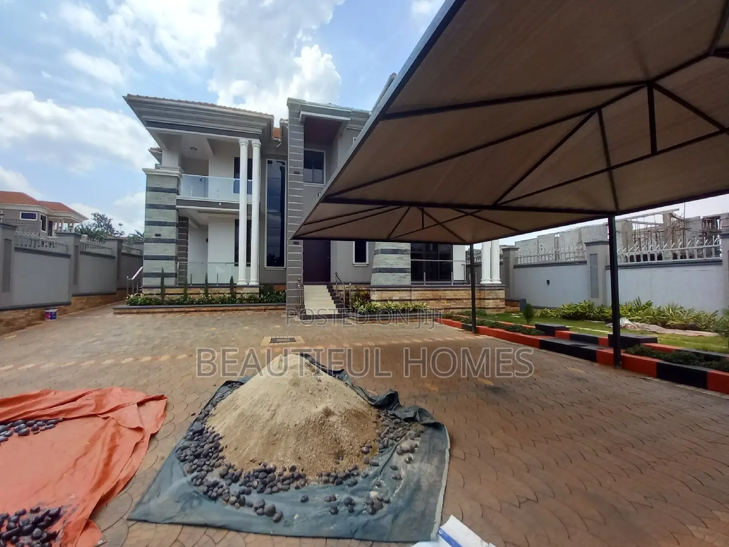 Furnished 6bdrm Duplex in Kira Ministers for sale