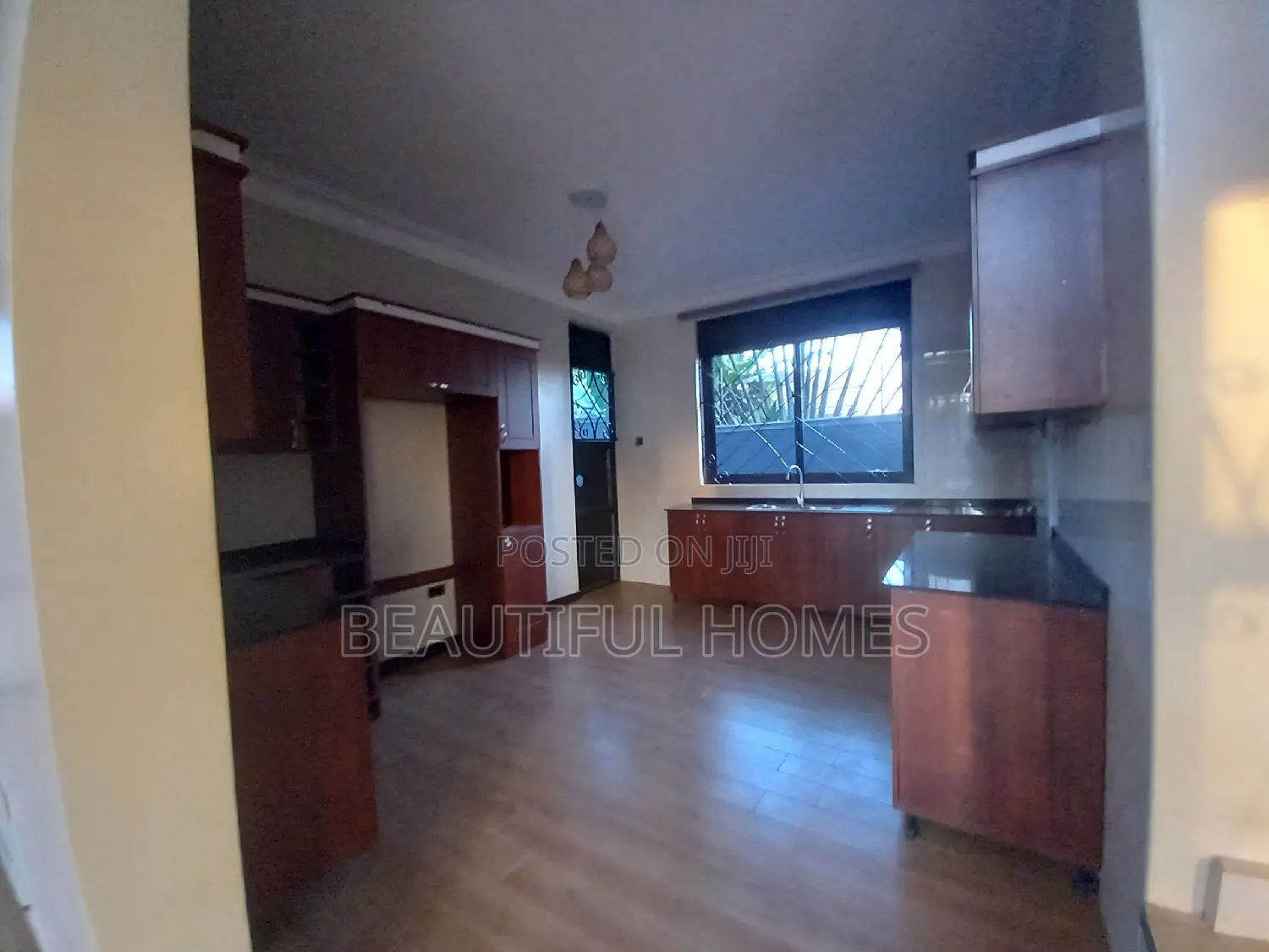 Furnished 5bdrm Mansion in Kira for sale