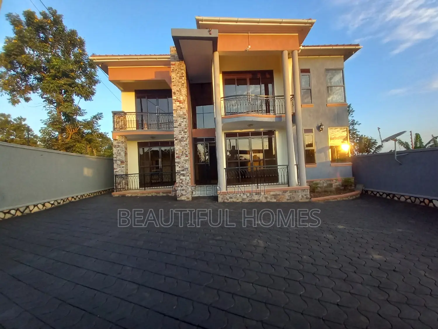 Furnished 5bdrm Mansion in Kira for sale