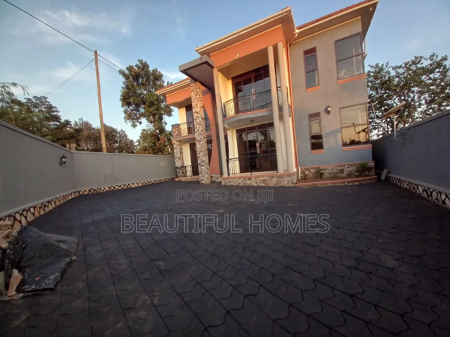 Furnished 5bdrm Mansion in Kira for sale