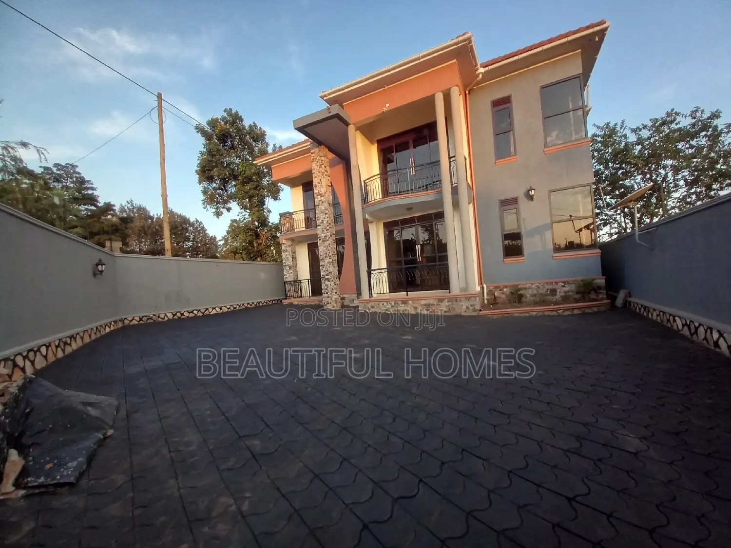 Furnished 5bdrm Mansion in Kira for sale