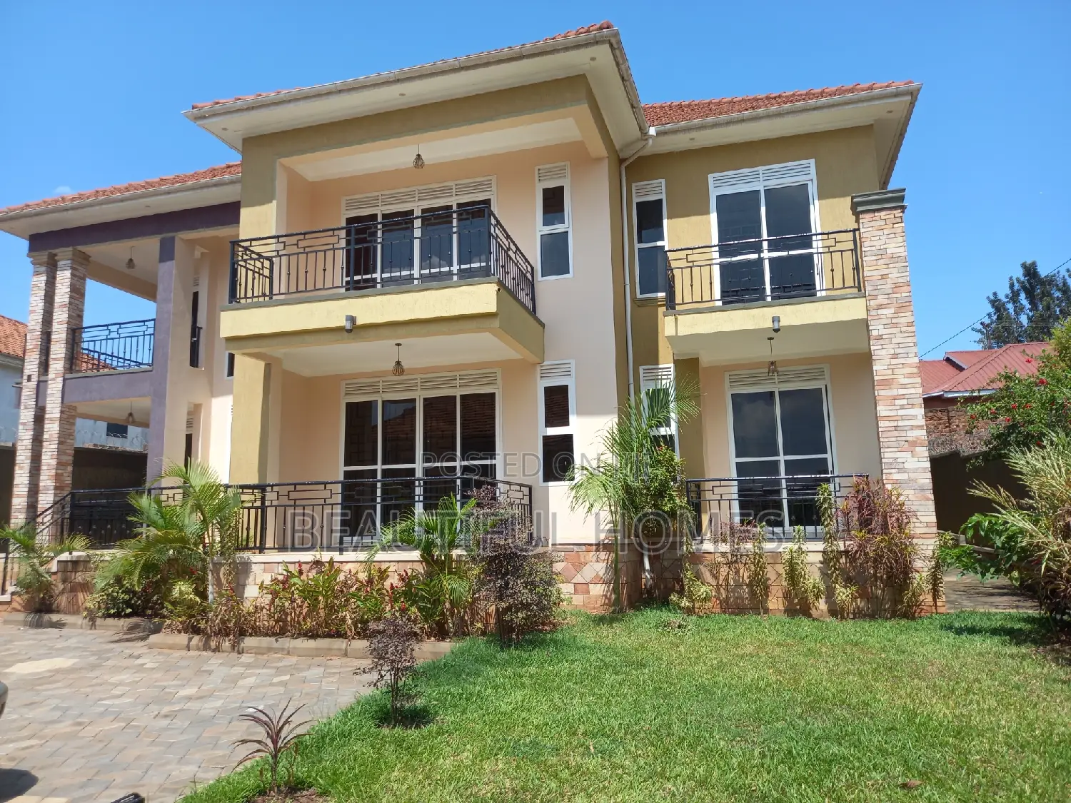 Furnished 7bdrm Duplex in Kira Mamerito for sale