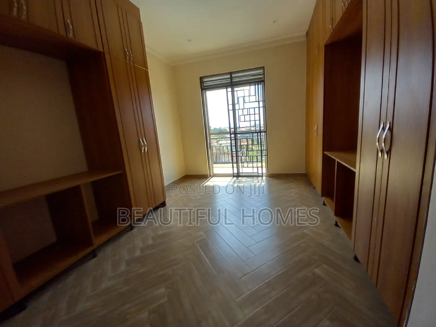 Furnished 7bdrm Duplex in Kira Mamerito for sale