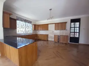 Furnished 7bdrm Duplex in Kira Mamerito for sale