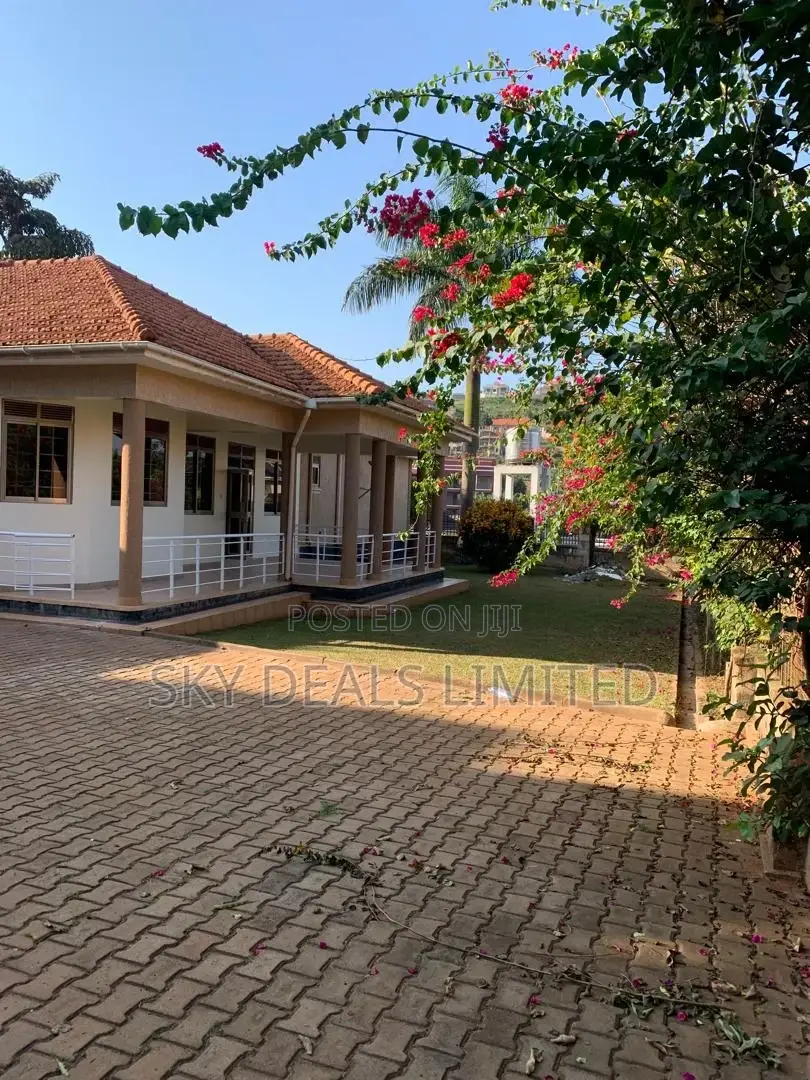 4bdrm Bungalow in Kisaasi, Nakawa for rent