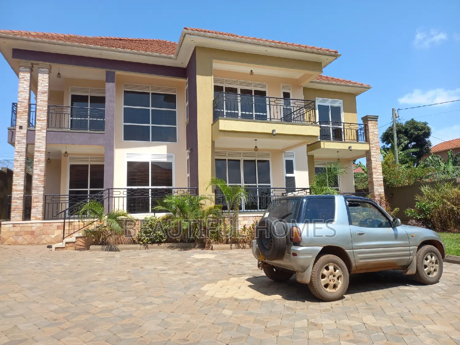 Furnished 7bdrm Duplex in Kira for sale