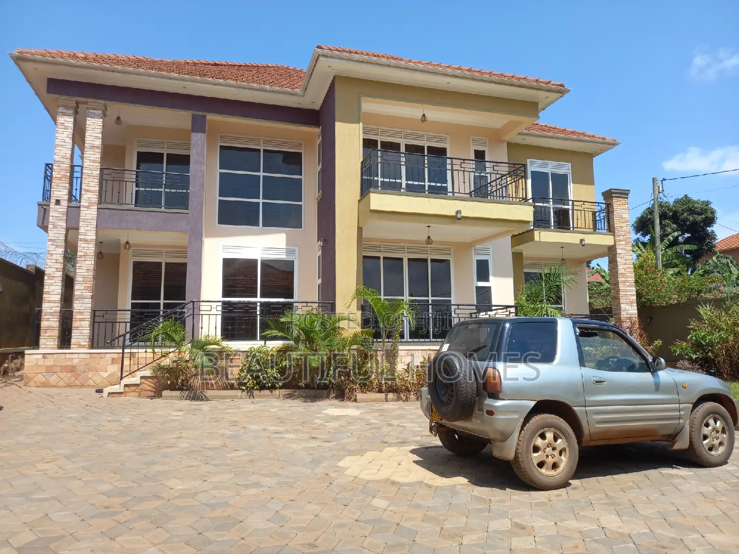 Furnished 7bdrm Duplex in Kira for sale