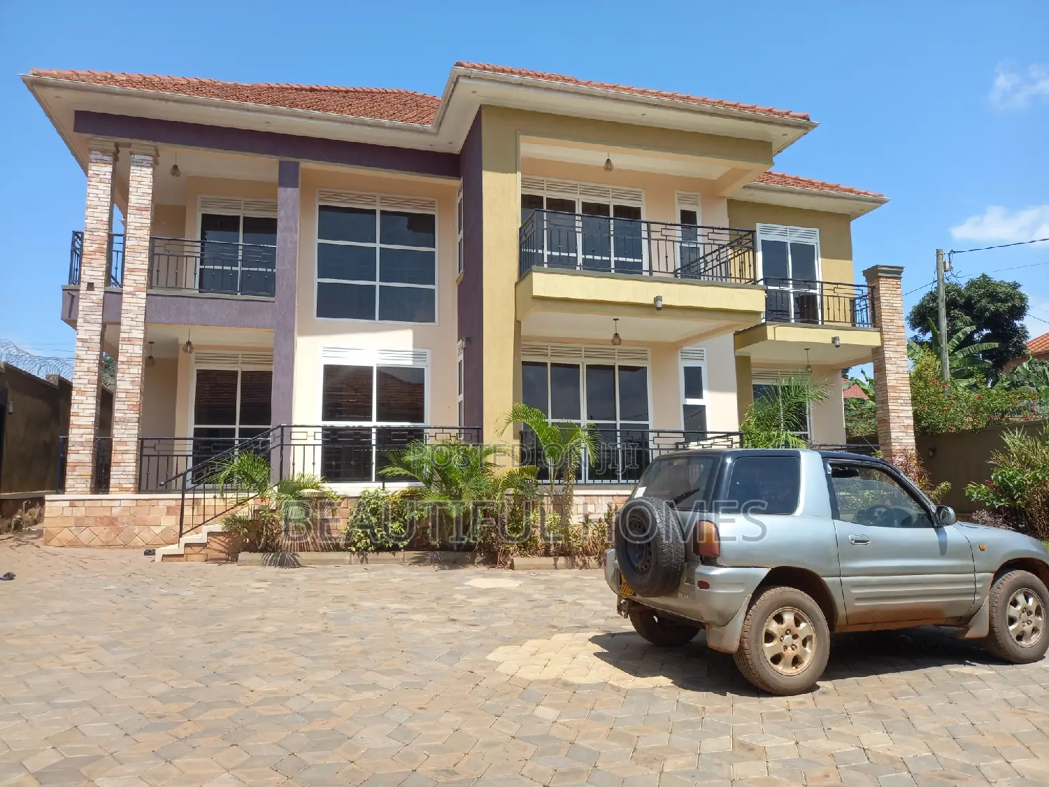 Furnished 7bdrm Duplex in Kira for sale