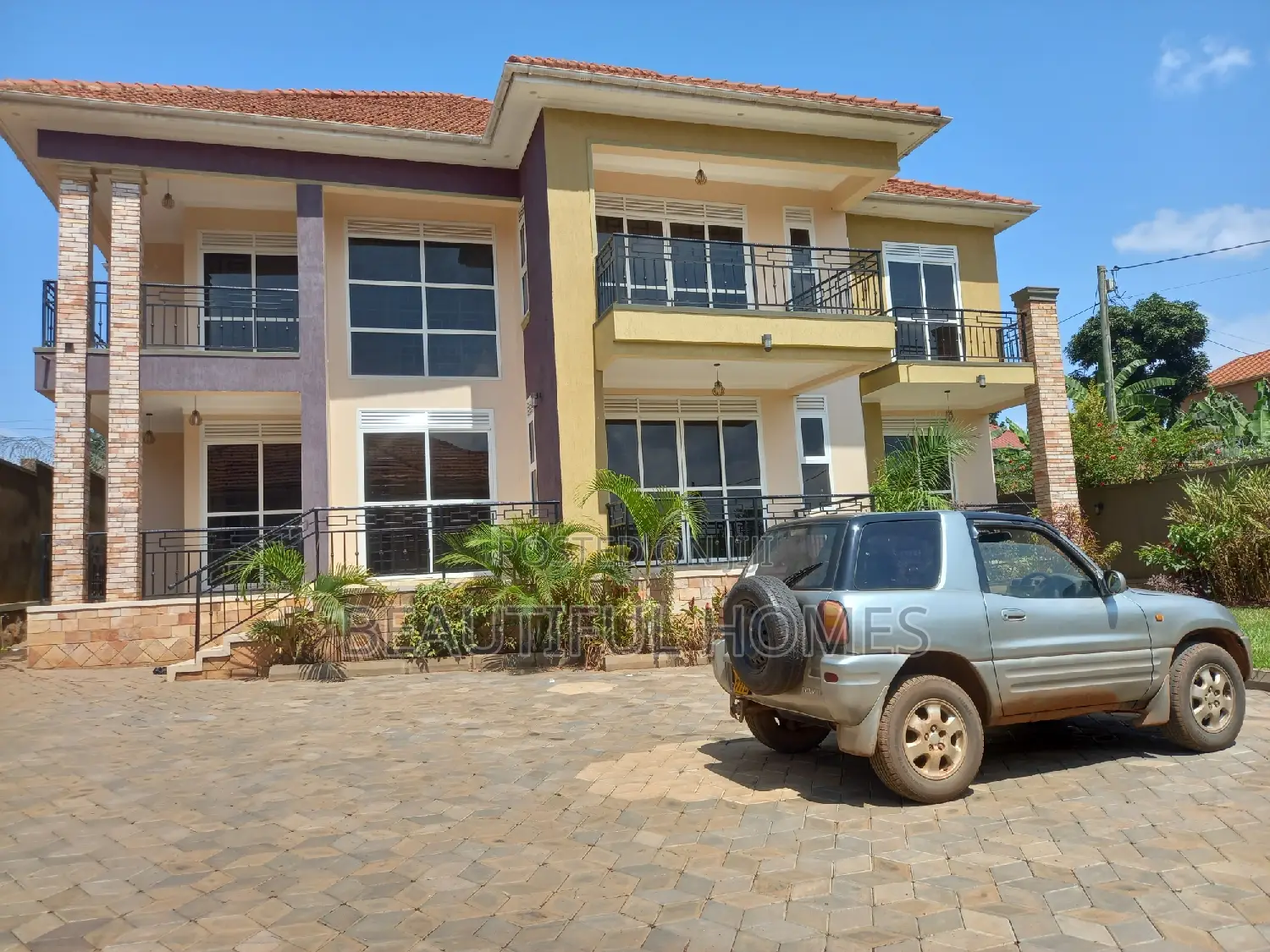 Furnished 7bdrm Duplex in Kira for sale