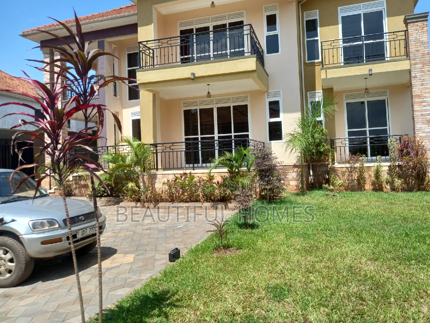 Furnished 7bdrm Duplex in Kira for sale