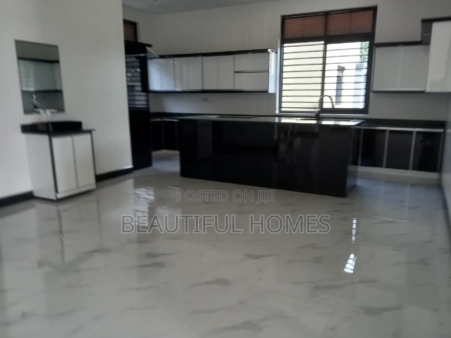 Furnished 6bdrm Mansion in Najjera, Central Division for sale