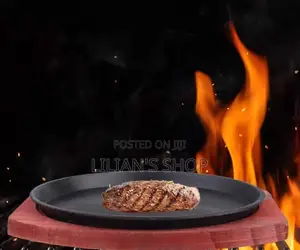 Kitchen Round Sizzling Plate With Wooden Base