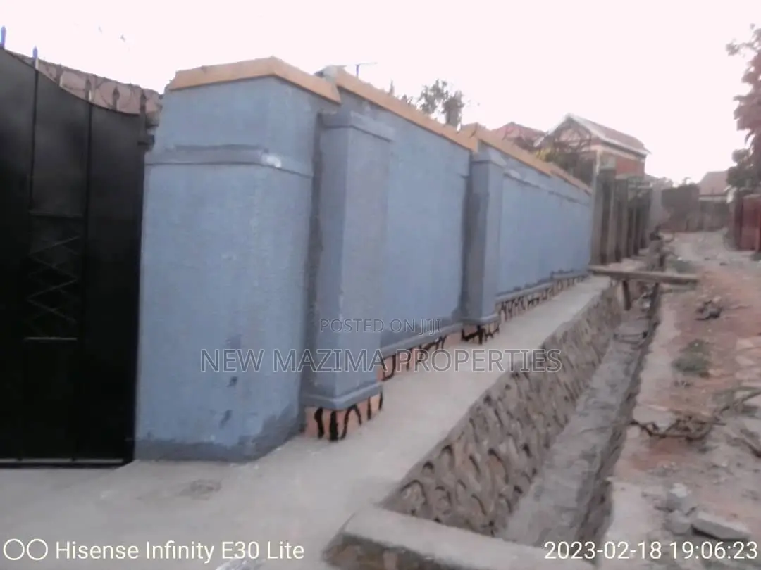 3bdrm Bungalow in Kawempe Town, Division A for sale