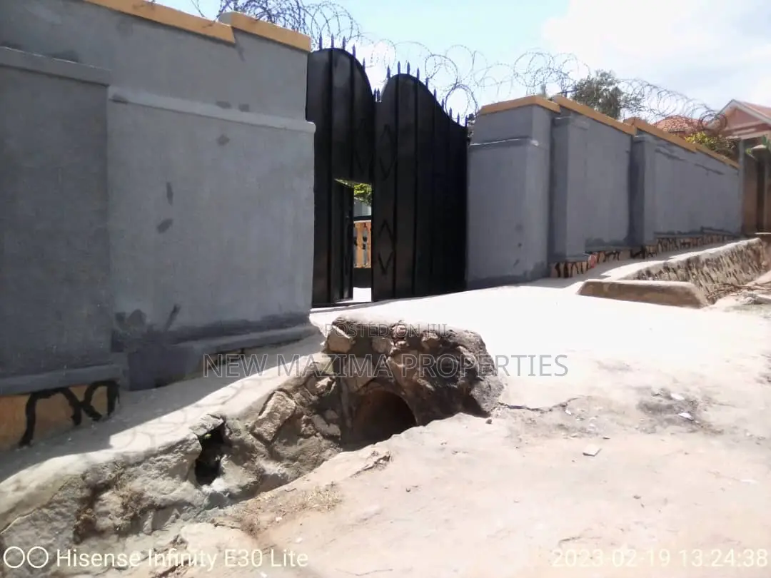 3bdrm Bungalow in Kawempe Town, Division A for sale