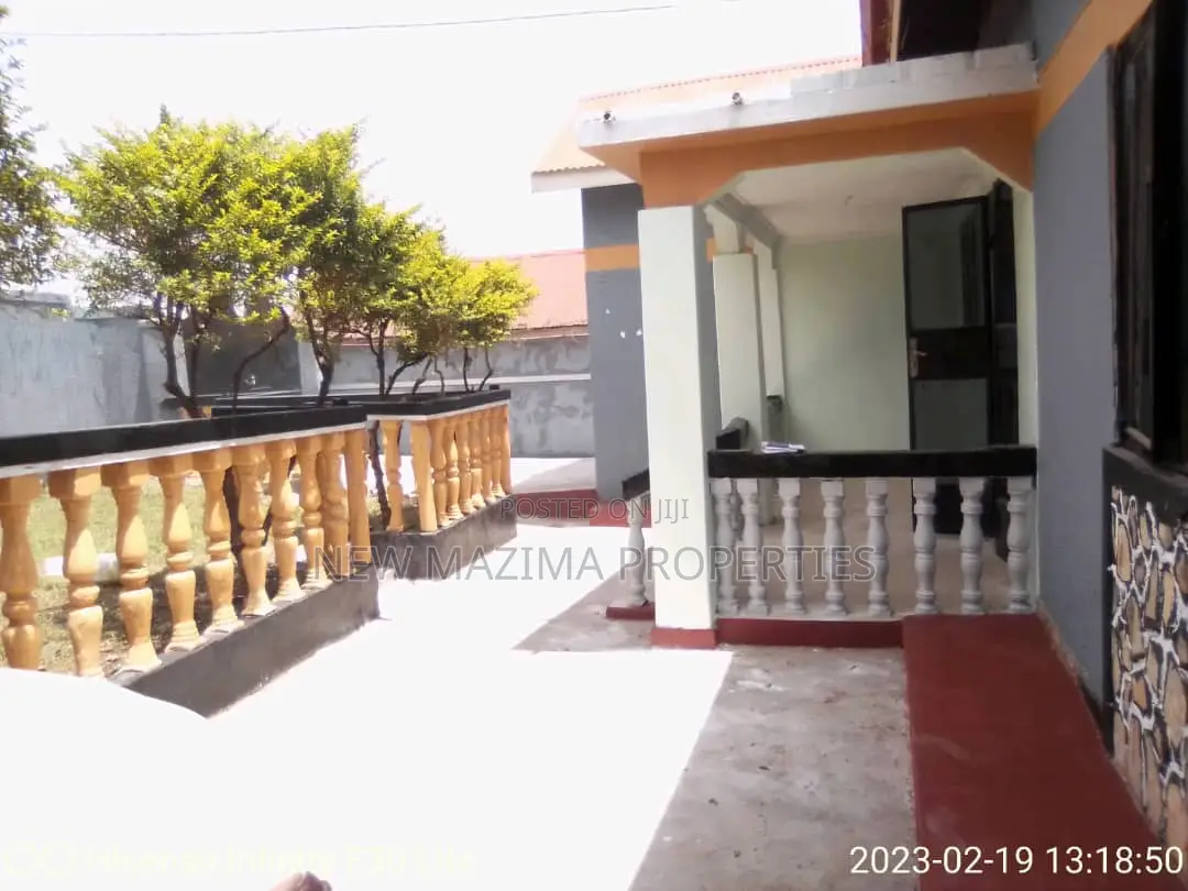 3bdrm Bungalow in Kawempe Town, Division A for sale