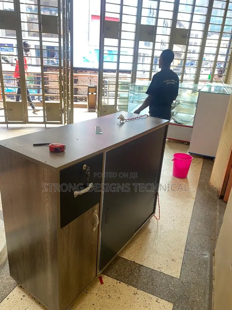 4ft Glass Display Showcase Counter for Boutiques, Pharmacy