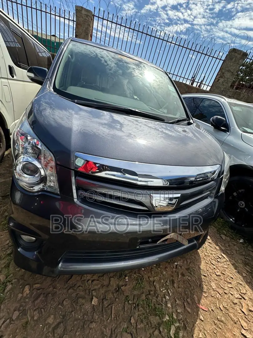 Toyota Noah 2.0 158hp AWD (8 Seater) 2011 Gray