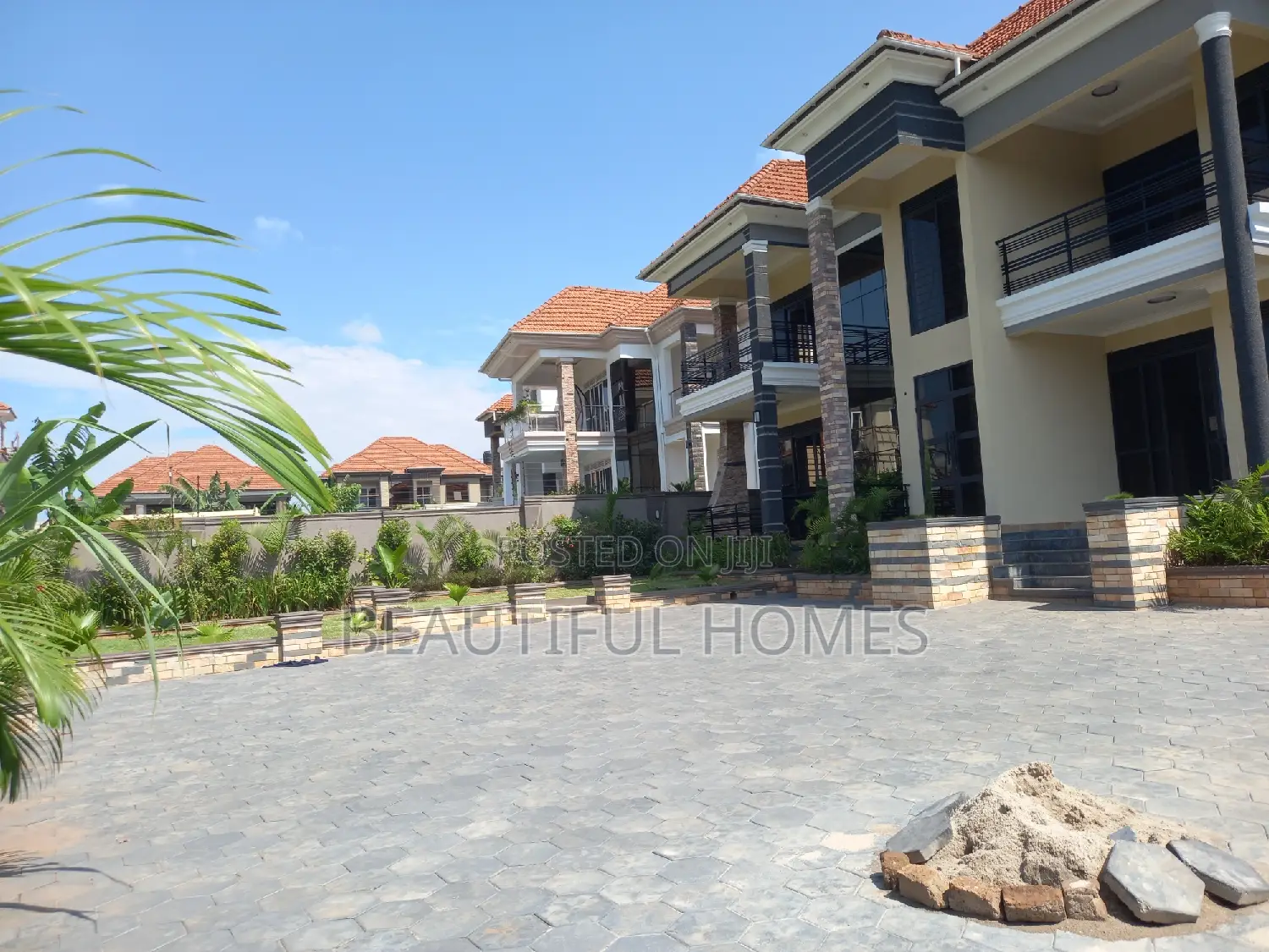 Furnished 7bdrm Mansion in Kisaasi Tarmack, Nakawa for sale