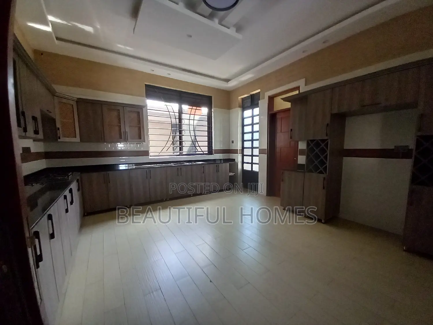 Furnished 7bdrm Mansion in Kisaasi Tarmack, Nakawa for sale